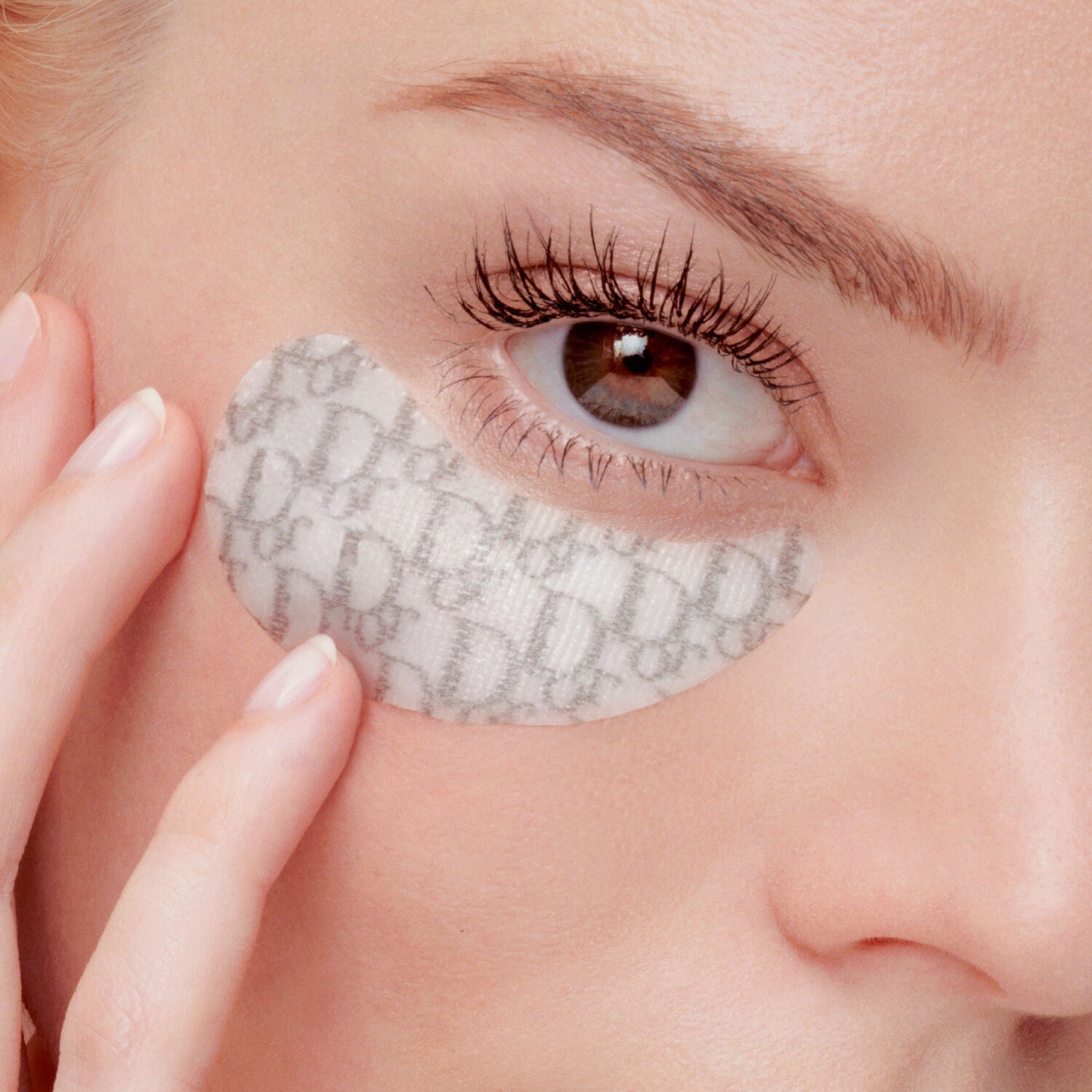 Los Parches de Ojos - Perfumería First Bolivia