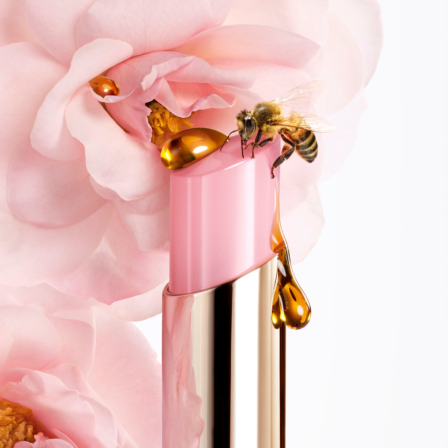 Kiss Kiss Bee Glow Lips Balm - Perfumería First Bolivia